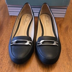 New Abella Womens Comfort Black Loafer Flats. 7M.